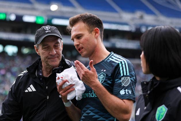SEATTLE, WA - MAY 16: Forward Danny Musovski 19 of the Seattle Sounders walks off the field after losing a tooth during a game between the Los Angeles Galaxy and Seattle Sounders on May 16, 2026 at Lumen Field in Seattle, Washington. (Photo by Henry Rodenburg Icon Sportswire) SOCCER: MAY 16 MLS, Fussball Herren, USA Seattle Sounders FC vs LA Galaxy EDITORIAL USE ONLY Icon26051604