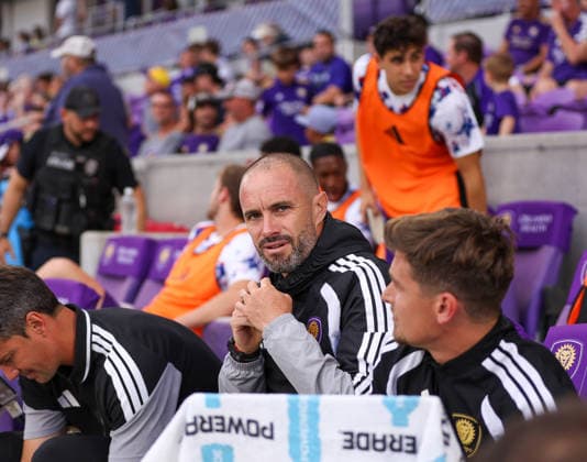 May 16, 2026, U.S.: Orlando City Head Coach Oscar Pareja arrives to the Orlando City SC bench ahead of the match with Atlanta United. The Orlando City Soccer Club hosted Atlanta United at Inter&Co Stadium in Orlando, FL. U.S. - ZUMAm299 20260516_znp_m299_014 Copyright: xTaylorxMcFeex