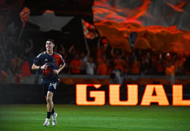 2026 MLS, Fussball Herren, USA Vancouver Whitecpas Vs Houston Dynamo MAY 16 May 16, 2026: Houston Dynamo centre back Agustin Resch after a goal during the second half of a MLS game against the Vancouver Whitecaps at Shell Energy Stadium in Houston, TX. Austin McAfee CSM (Credit Image: Austin Mcafee Cal Media) Houston Texas USA EDITORIAL USE ONLY Copyright: xx ZUMA-20260516_zma_c04_040.jpg AustinxMcafeex csmphotothree490649
