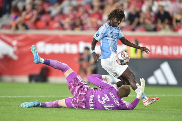 May 16, 2026, Harrison, New Jersey, USA: New York Red Bulls goal keeper ETHAN HORVATH (34) saves a shot form NYCFC forward MALACHI JONES (88) at Sports Illustrated Stadium in Harrison New Jersey New York City FC draws with New York Red Bulls 1 to 1 MLS, Fussball Herren, USA 2026 - New York City FC 1:1 New York Red Bulls  - ZUMAa301 20260516_aaf_a301_007 Copyright: xBrooksxVonxArxx