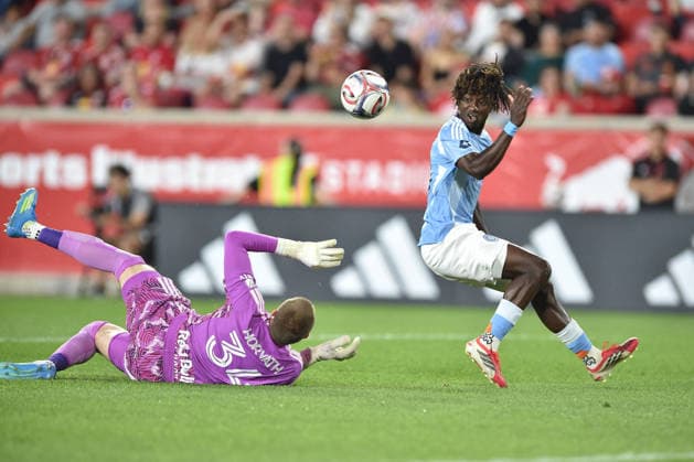 May 16, 2026, Harrison, New Jersey, USA: New York Red Bulls goal keeper ETHAN HORVATH (34) saves a shot form NYCFC forward MALACHI JONES (88) at Sports Illustrated Stadium in Harrison New Jersey New York City FC draws with New York Red Bulls 1 to 1 MLS, Fussball Herren, USA 2026 - New York City FC 1:1 New York Red Bulls  - ZUMAa301 20260516_aaf_a301_016 Copyright: xBrooksxVonxArxx