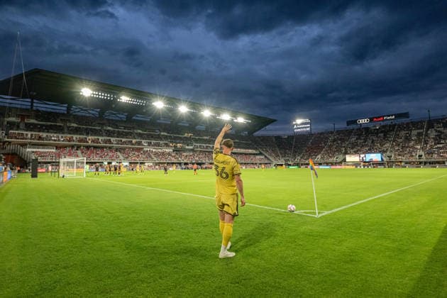 May 16, 2026, Washington, District Of Columbia, United States: Cedric Teuchert prepares for a corner kick during an MLS, Fussball Herren, USA match at Audi Field. DC United Vs St. Louis CITY SC  - ZUMAk206 20260516_znp_k206_017 Copyright: xMattxKaminskyx