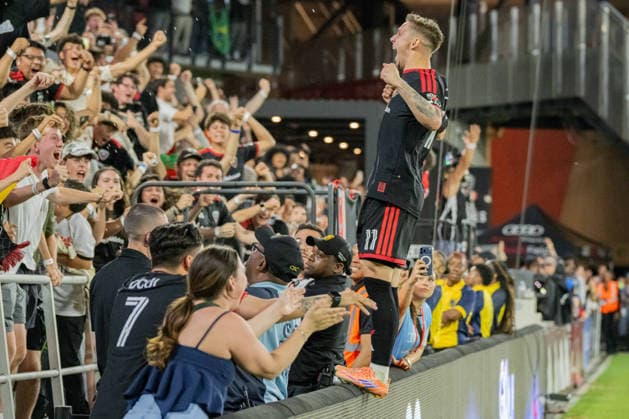 May 16, 2026, Washington, District Of Columbia, United States: Louis Munteanu celebrates with supporters after an apparent go ahead goal during an MLS, Fussball Herren, USA match at Audi Field before the scoring play was later overturned following review. DC United Vs St. Louis CITY SC  - ZUMAk206 20260516_znp_k206_018 Copyright: xMattxKaminskyx
