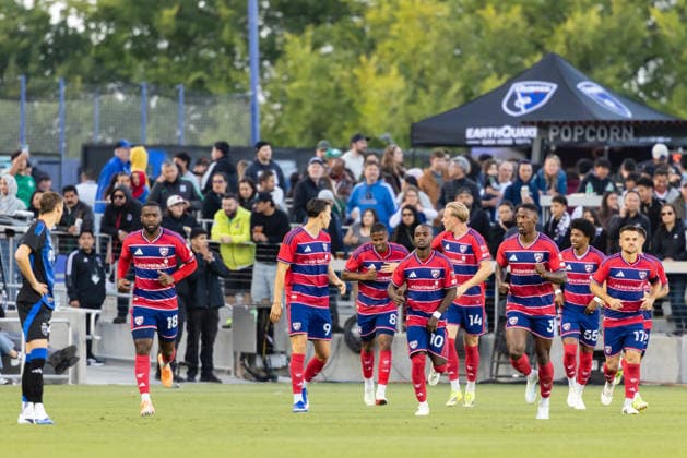 SAN JOSE, CA - MAY 16: FC Dallas jogs to the center of the field after celebrating a goal by Patrickson Delgado 8 of FC Dallas in the first half of a match on May 16, 2026 at PayPal Park in San Jose, CA. (Photo by Matthew Huang Icon Sportswire) SOCCER: MAY 16 MLS, Fussball Herren, USA San Jose Earthquakes vs FC Dallas EDITORIAL USE ONLY Icon260516001