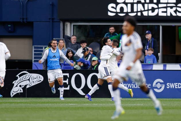 SEATTLE, WA - MAY 16: Forward Matheus Nascimento 9 of the Los Angeles Galaxy celebrates a goal during a game between the Los Angeles Galaxy and Seattle Sounders on May 16, 2026 at Lumen Field in Seattle, Washington. (Photo by Henry Rodenburg Icon Sportswire) SOCCER: MAY 16 MLS, Fussball Herren, USA Seattle Sounders FC vs LA Galaxy EDITORIAL USE ONLY Icon26051610