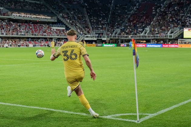 May 16, 2026, Washington, District Of Columbia, United States: Cedric Teuchert takes a corner kick during an MLS, Fussball Herren, USA match at Audi Field. DC United Vs St. Louis CITY SC  - ZUMAk206 20260516_znp_k206_023 Copyright: xMattxKaminskyx