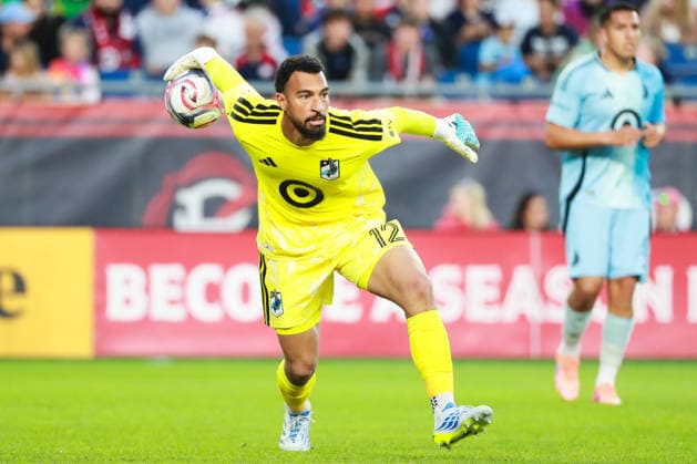 FOXBOROUGH, MA - MAY 16: Drake Callender 12 of Minnesota United FC rolls the ball out during a match between the New England Revolution and Minnesota United FC on May 16, 2026 at Gillette Stadium in Foxborough, Massachusetts. (Photo by Summer Lamont Icon Sportswire) SOCCER: MAY 16 MLS, Fussball Herren, USA New England Revolution vs Minnesota United FC EDITORIAL USE ONLY Icon260516004