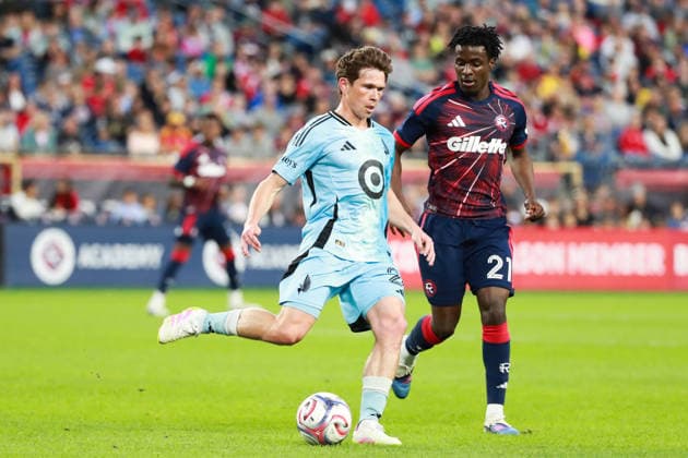 FOXBOROUGH, MA - MAY 16: Morris Duggan 23 of Minnesota United FC passes the ball during a match between the New England Revolution and Minnesota United FC on May 16, 2026 at Gillette Stadium in Foxborough, Massachusetts. (Photo by Summer Lamont Icon Sportswire) SOCCER: MAY 16 MLS, Fussball Herren, USA New England Revolution vs Minnesota United FC EDITORIAL USE ONLY Icon260516013