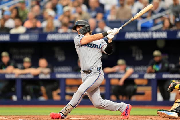 May 16, 2026, St. Petersburg, Florida, USA: Miami Marlins first baseman Connor Norby (1) fouls off a pitch during an MLB, Baseball Herren, USA game against the Tampa Bay Rays on May 16, 2026 at Tropicana Field. The Marlins beat the Rays 10-5 in 10 innings. MLB 2026: Rays 5:10 Marlins  - ZUMAh180 20260516_zsp_h180_110 Copyright: xKimxHukarix