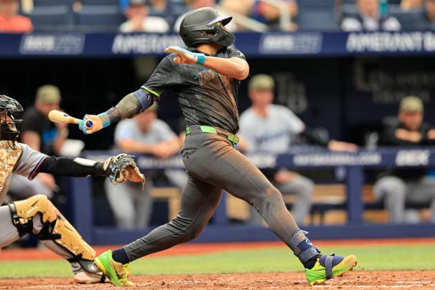 May 16, 2026, St. Petersburg, Florida, USA: Tampa Bay Rays second baseman Richie Palacios (1) singles to Miami Marlins left fielder Kyle Stowers (28) during an MLB, Baseball Herren, USA game on May 16, 2026 at Tropicana Field. The Marlins beat the Rays 10-5 in 10 innings. MLB 2026: Rays 5:10 Marlins  - ZUMAh180 20260516_zsp_h180_116 Copyright: xKimxHukarix
