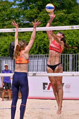 May 17, 2026, Madrid, Madrid, Spain: SOFIA IZUZQUIZA CORULLA of Spain and TRIJNTJE VEERBEEK of Belgium during the men s preliminary round match (Pool A) between the German national team, Nationalteam and the Spanish national team, held at the Beach Pro Tour Futures Madrid 2026 at the Parque Deportivo Puerta de Hierro on May 15, 2026, in Madrid, Spain. Beach Pro Tour Futures Madrid 2026 (Men s) - 15.08.26  - ZUMAc312 20260517_zsp_c312_043 Copyright: xOscarxManuelxSanchezx