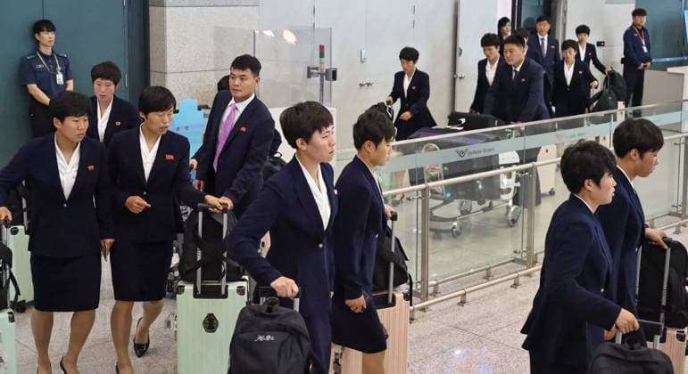 North Korea™s Naegohyang Women™s FC Arrives in South Korea for AWCL Semifinals North Korean soccer club Naegohyang Women s FC team arrives at Incheon International Airpot in Incheon, South Korea, May 17, 2026. The squad arrived in South Korea to compete in the semifinals of the 2025 2026 Asian Football Confederation (AFC) Women™s Champions League (AWCL) from 20-23 May. This marks the first time in eight years that North Korean athletes have visited South Korea for sporting competition since December 2018. Incheon South Korea  Copyright: xMatrixxImagesx xLeexSang-hoonx