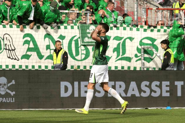 Photo Disappointment at Dzenan Pejcinovic Wolfsburg he missed here against Hauke WAHL Pauli , the big chance to take a 1 2 lead Soccer 1 Bundesliga , 34 Matchday on Sat 16 05 2026 FC St Pauli VfL Wolfsburg