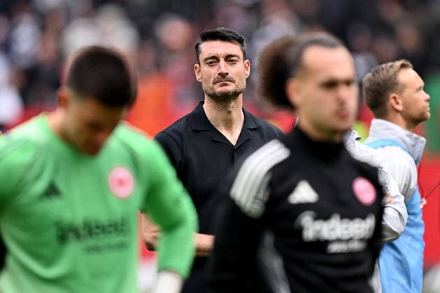 16 05 2026, xfux, Fussball 1 Bundesliga, Eintracht Frankfurt VfB Stuttgart v l Trainer Albert Riera Eintracht Frankfurt enttaeuscht, enttaeuscht schauend, dissapointed DFL DFB REGULATIONS PROHIBIT ANY USE OF PHOTOGRAPHS as IMAGE SEQUENCES and or QUASI VIDEO Frankfurt am Main