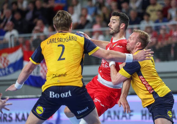 Croatia v Sweden: Internation Friendly Handball Match Zvonimir Srna of Croatia in action against Max Darj of Sweden during the International Friendly, Länderspiel, Nationalmannschaft handball match between Croatia and Sweden at Arena Varazdin on May 16, 2026.  SanjinxStrukic PIXSELL