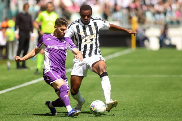2026-05-17 Juventus FC v ACF Fiorentina - Serie A TURIN, ITALY - MAY 17: Manor Solomon of ACF Fiorentina, Pierre Kalulu of Juventus FC during the Serie A match between Juventus FC and ACF Fiorentina at Allianz Stadium on May 17, 2026 in Turin, Italy. (Photo by Nderim Kaceli BSR Agency) Turin Italy Content not available for redistribution in The Netherlands directly or indirectly through any third parties. Copyright: xBSRxAgencyx