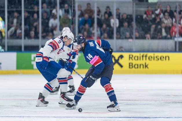17 05 2026, Zurich, Swiss Life Arena, Ice Hockey World Championships Great Britain USA, 9 Ryan Leonard United States , 14 Liam Kirk Great Britain Zurich Swiss Life Arena Zurich Switzerland Copyright: xJustPictures.ch StefanxEmchx jp-de-StEm-DSC0009920260517