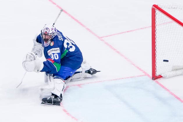 FRIBOURG, SWITZERLAND MAY 17 goalkeeper Jacob Smith of Italy in action during the 2026 IIHF Ice Hockey World Championship Switzerland game between Italy and Slovakia at BCF Arena on May 17, 2026 in Fribourg, Fribourg Fribourg BCF Arena Fribourg Switzerland Copyright: xJustPictures.ch JarixPestelaccix jp-en-EuSpIm-JP6_JAR_Italy_Slovakia_16May2026_00009