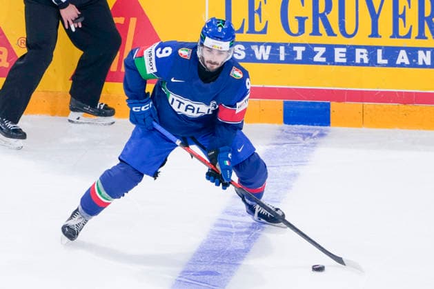 FRIBOURG, SWITZERLAND MAY 17 Daniel Mantenuto of Italy in action during the 2026 IIHF Ice Hockey World Championship Switzerland game between Italy and Slovakia at BCF Arena on May 17, 2026 in Fribourg, Fribourg Fribourg BCF Arena Fribourg Switzerland Copyright: xJustPictures.ch JarixPestelaccix jp-en-EuSpIm-JP6_JAR_Italy_Slovakia_16May2026_00011