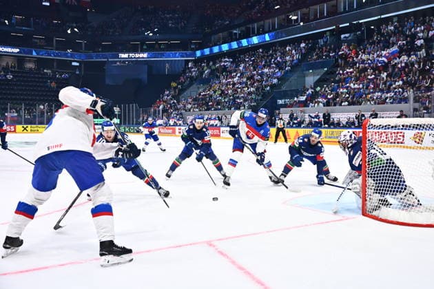 Second from left Peter Spornberger (ITA), Bryce Misley (ITA), Martin Pospisil (SVK), Gregorio Gios (ITA) and goalkeeper Jacob Smith (ITA) in action during the 2026 IIHF World Championship, WM, Weltmeisterschaft Group B, match Italy vs Slovakia, on May 17, 2026, Fribourg, Switzerland. (CTKxPhoto RadekxPetrasek) CTKPhotoP2026051702858  CTKPhotoP2026051702858