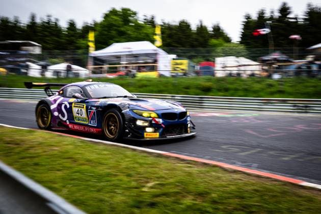 The BMW Z4 GT3 Frank Nikolaus Michael Funke Peter Posavac Volker Strycek W I S Racing Team powered by Koopman Racing from W I S Racing Team powered by Koopman Racing drives through a bend on the Nürburgring at high speed The car in its characteristic blue and purple livery bears the sponsors RAVENOL, DEKRA and the motto WE VALUE PEOPLE The golden rims and yellow headlights are clearly recognizable, while the background is blurred by the panning effect BMW Z4 GT3 40 by W I S Racing Team on the Nürburgring Copyright: xMichaelxGelhardtx