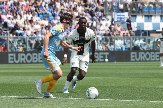 ComoÕs ComoÕs Maximo Perrone ParmaÕs Lamine Mandela during the Serie A soccer match between Como and Parma at the Giuseppe Sinigaglia stadium in Como, north Italy - May 17, 2026 - Soccer.  Copyright: xAntonioxSaiai LaPressex