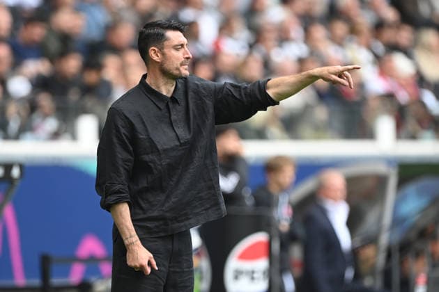 Coach Albert RIERA F gives instructions, , gestures, gestures, gesticulates, Football 1 Bundesliga Season 2025 2026, 34 Matchday, Matchday34, matchday34, Eintracht Frankfurt F VfB Stuttgart S 2 2 am 16 05 2026 Deutsche Bank Park Frankfurt DFL regulations prohibit any use of photographs as image sequences and or quasi video Â