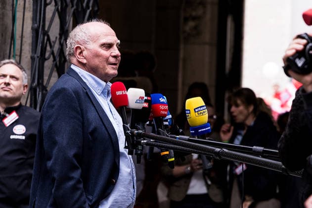 MUNICH, GERMANY - MAY 17: Uli Hoeness (Honorary President FC Bayern Muenchen) at tv interviews during the Meisterfeier of FC Bayern Muenchen at Marienplatz on May 17, 2026 in Munich, Germany. Bavaria Germany Copyright: xSteffiexWunderlx