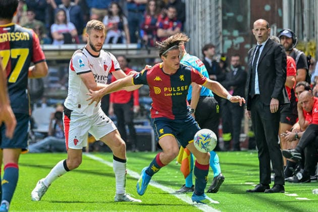 Genoa™s Lorenzo Colombo fights for the ball during the Serie A soccer match between Genoa and Milan at the Luigi Ferraris Stadium in Genoa, Italy - Sunday, May 17, 2026. - Soccer .  Copyright: xTanoxPecoraro LaPressex