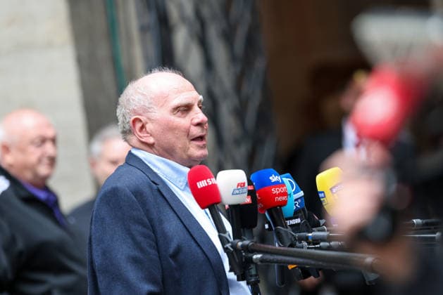Uli Hoeness FC Bayern Muenchen, Honorary President at the interview, GER, Reception of FC Bayern Muenchen in the town hall and championship celebration at Marienplatz, 17 05 2026, GER, Reception of FC Bayern Muenchen in the town hall and championship celebration at Marienplatz, 17 05 2026 Muenchen Copyright: xEibner-Pressefoto JennixMaulx EP_JML