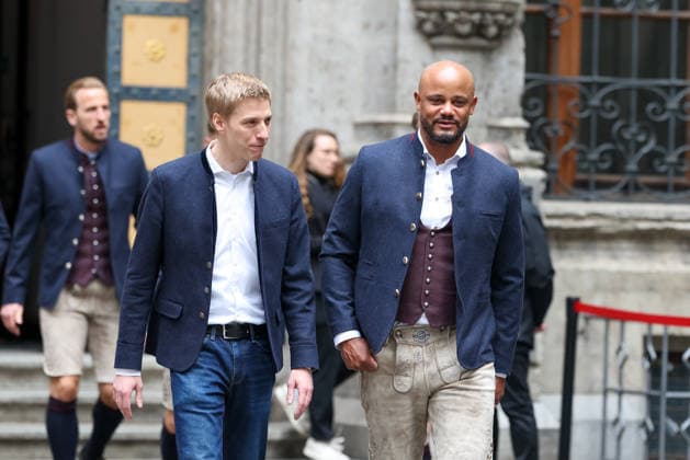 Vincent Kompany FC Bayern Muenchen, Head Coach with Dominik Krause Gruene, Lord Mayor of the City of Munich , GER, Reception of FC Bayern Muenchen in the City Hall and championship celebration at Marienplatz, 17 05 2026, GER, Reception of FC Bayern Muenchen in the City Hall and championship celebration at Marienplatz, 17 05 2026 Muenchen Copyright: xEibner-Pressefoto JennixMaulx EP_JML