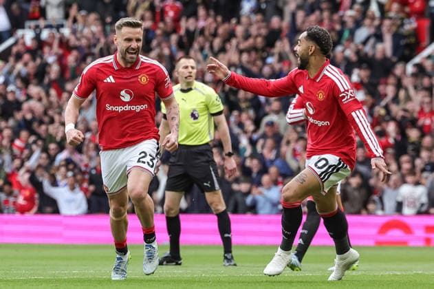 Premier League Manchester United, ManU vs Nottingham Forest Luke Shaw of Manchester United celebrates his goal to make it 1-0 with team mates during the Premier League match Manchester United vs Nottingham Forest at Old Trafford, Manchester, United Kingdom on 17 May 2026 (Photo by Mark Cosgrove News Images) Manchester Old Trafford Greater Manchester United Kingdom Copyright: xMarkxCosgrove NewsxImagesx