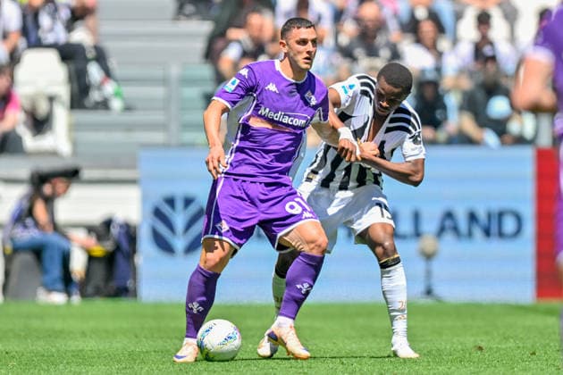 Fiorentina s Piccoli fights for the ball with Juventus Pierre Kalulu during the Serie A soccer match between Juventus and Fiorentina at the Allianz Stadium in Turin, Italy - Sunday, May 17, 2026. - Soccer .  Copyright: xTanoxPecoraro LaPressex