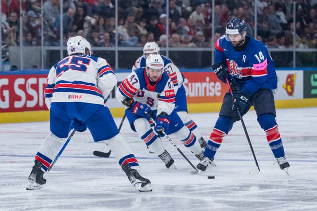 ZURICH, SWITZERLAND - MAY 17: Paul Cotter (United States, 47) in a duel against Liam Kirk (Great Britain, 14) during the Preliminary Round - Group A Match 11 between Great Britain and United States at the IIHF Ice hockey, Eishockey World Championship, WM, Weltmeisterschaft 2026, Swiss Life Arena on May 17, 2026 in Zurich, Switzerland. Zurich Switzerland Copyright: xTimoxSteinx