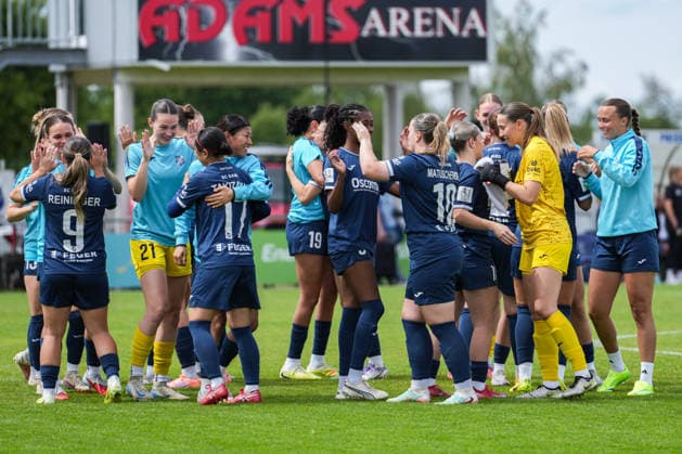 2 Womens Bundesliga SC Sand vs VfB Stuttgart, 17 05 2026 The Sanders high-five each other before the match 2 Womens Bundesliga SC Sand vs VfB Stuttgart, Adams Arena SC Sand, 17 05 2026 DFB DFL REGULATIONS PROHIBIT ANY USE OF PHOTOGRAPHS AS IMAGE SEQUENCES AND OR QUASI VIDEO Copyright: xBEAUTIFULxSPORTS Boscox