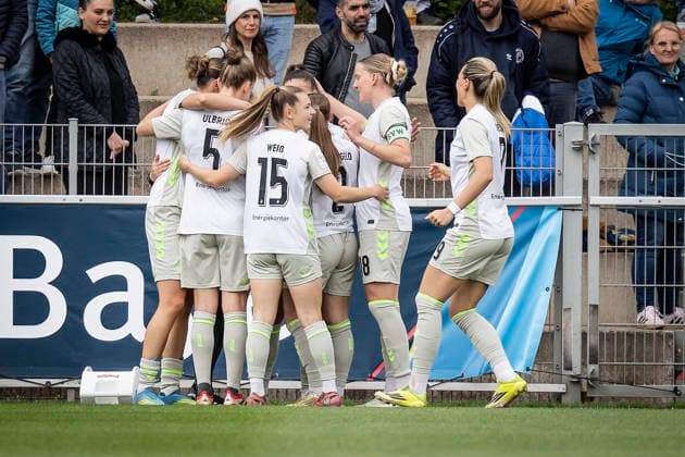 LEVERKUSEN, 17.05.2026 - Larissa Muehlhaus (Werder Bremen, 7) freut sich über ihr Tor zum 0:1 mit ihrem Team während der Begegnung Bayer 04 Leverkusen - Werder Bremen an Spieltag 26 der Google Pixel Frauen-Bundesliga am 17.05.2026 im Ulrich-Haberland-Stadion in Leverkusen (Nordrhein-Westfalen). DFL REGULATIONS PROHIBIT ANY USE OF PHOTOGRAPHS AS IMAGE SEQUENCES AND OR QUASI-VIDEO. Nordrhein-Westfalen Deutschland Copyright: xAxelxKohringx