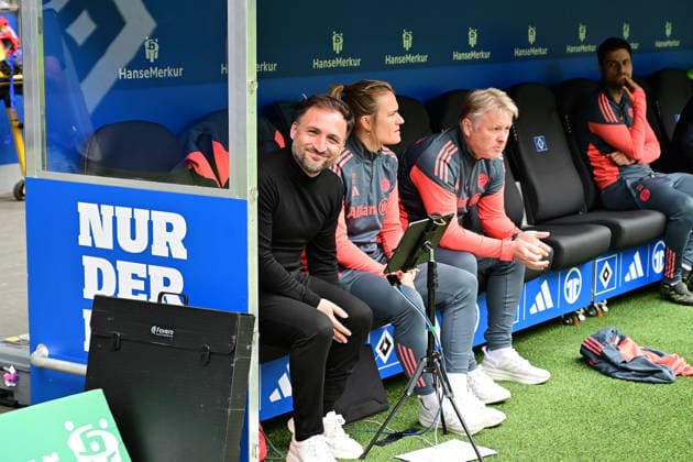 Soccer I Women I Season 2025 2026 I Bundesliga I Matchday 26 I Hamburger SV FC Bayern Munich I 17 05 2026 Jose Antonio Barcala Garcia FC Bayern Munich in a good mood on the Bayern bench Hamburg Volksparkstadion Hamburg Germany Copyright: xLobeca WolfxGebhardtx