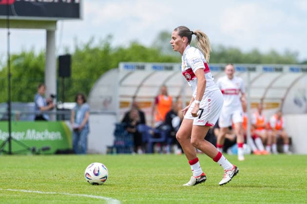 2 Frauen Bundesliga SC Sand vs VfB Stuttgart, 17 05 2026 Dafina Redzepi VfB Stuttgart, 7 with an attempt in the Sander Sechzehner 2 Frauen Bundesliga SC Sand vs VfB Stuttgart, Adams Arena SC Sand, 17 05 2026 DFB DFL REGULATIONS PROHIBIT ANY USE OF PHOTOGRAPHS AS IMAGE SEQUENCES AND OR QUASI VIDEO Copyright: xBEAUTIFULxSPORTS Boscox