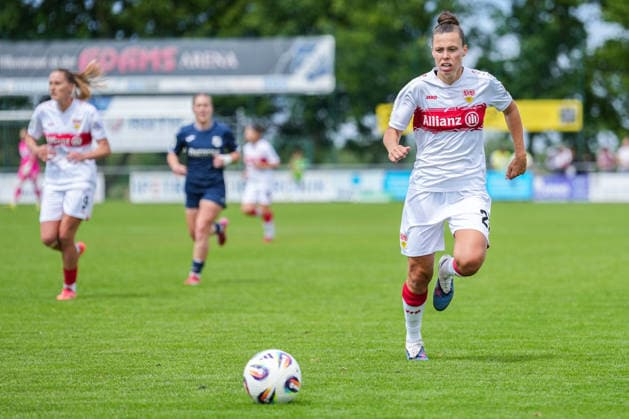 2 Womens Bundesliga SC Sand vs VfB Stuttgart, 17 05 2026 Nicole Billa VfB Stuttgart, 26 on the ball 2 Womens Bundesliga SC Sand vs VfB Stuttgart, Adams Arena SC Sand, 17 05 2026 DFB DFL REGULATIONS PROHIBIT ANY USE OF PHOTOGRAPHS AS IMAGE SEQUENCES AND OR QUASI VIDEO Copyright: xBEAUTIFULxSPORTS Boscox