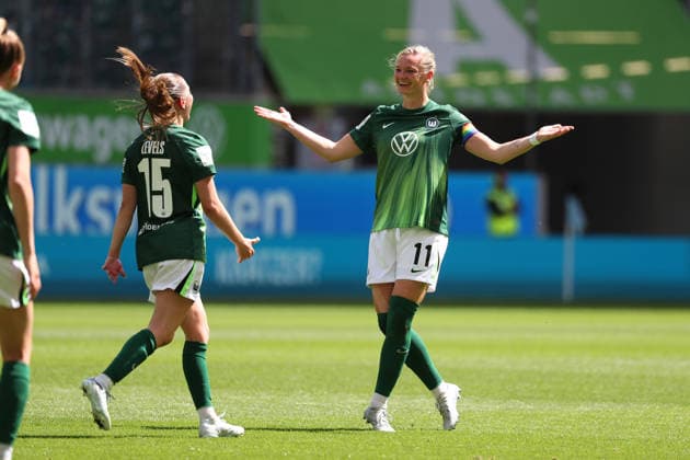 VfL vs Nuremberg, BL Women Wolfsburg, 17 05 2026, Football, Women, Google Pixel Bundesliga, Season 2025 2026, VfL Wolfsburg vs 1 FC Nuremberg Alexandra Popp VfL Wolfsburg cheers with Janou Levels VfL Wolfsburg after her goal for 2 0 AOK Stadion Niedersachsen Germany