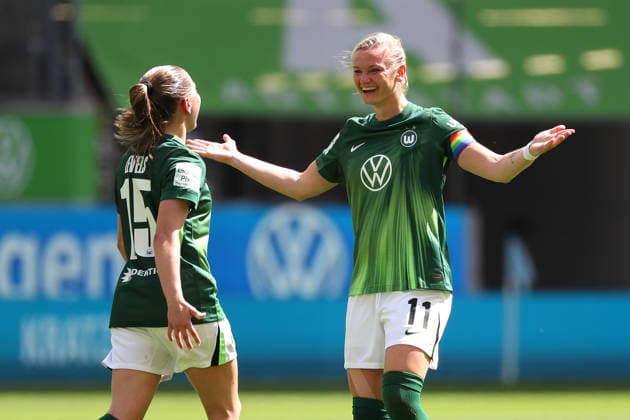 VfL vs Nuremberg, BL Women Wolfsburg, 17 05 2026, Football, Women, Google Pixel Bundesliga, Season 2025 2026, VfL Wolfsburg vs 1 FC Nuremberg Alexandra Popp VfL Wolfsburg cheers with Janou Levels VfL Wolfsburg after her goal for 2 0 AOK Stadion Niedersachsen Germany