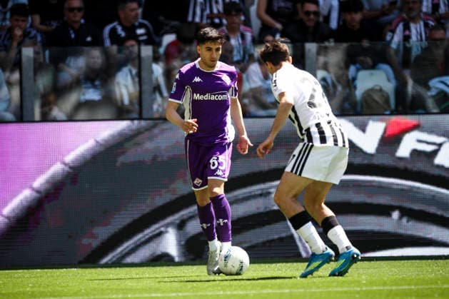 Juventus FC v ACF Fiorentina - Serie A Fiorentina defender Fabiano Parisi (65) competes for the ball against Juventus midfielder Andrea Cambiaso (27) during the Serie A football match number 37 between Juventus and Fiorentina at the Allianz Stadium in Turin, Piedmont, Italy, on May 17, 2026. Turin Piedmont Italy  Copyright: xMatteoxBottanellix originalFilename:bottanelli-juventus260517_npdtu.jpg