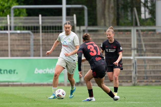 LEVERKUSEN, GERMANY - MAY 17: Larissa Mühlhaus (7 SV Werder Bremen) in action during the Google Pixel Frauen-Bundesliga match between Bayer 04 Leverkusen and SV Werder Bremen at Ulrich-Haberland-Stadion on May 17, 2026 in Leverkusen, Germany. (Photo by Qianru Zhang Press Photo) Copyright: xQianruxZhang SPPx Sportspressphoto_SPR148582
