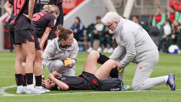 Katharina Piljic Bayer 04 Leverkusen, 6 is treated injured, injury, pain, face distorted by pain, lies injured on the ground, injury, pain, face distorted by pain, THE DFB REGULATIONS PROHIBIT ANY USE OF PHOTOGRAPHS AS IMAGE SEQUENCES AND OR QUASI VIDEO , 17 05 2026, Leverkusen Germany , Football, Google Pixel Womens Bundesliga, Bayer 04 Leverkusen SV Werder Bremen xobx