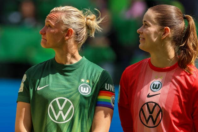 Wolfsburg, Germany 17 May 2026 1 Womens Bundesliga 26 Matchday VfL Wolfsburg vs 1 FC Nürnberg In the picture from left Alexandra Popp VfL , who plays her last game for VfL Wolfsburg today after 14 years and is bid farewell, next to her goalkeeper Stina Johannes VfL Copyright: HMBxMedia MadeleinexFantini