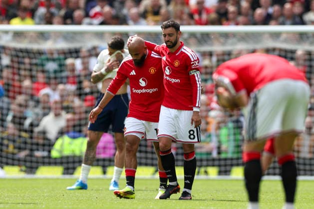 Manchester United, ManU v Nottingham Forest, Premier League Manchester United forward Bryan Mbeumo (19) scores a GOAL 3-1 and celebrates with Manchester United midfielder Bruno Fernandes (8) during the Manchester United v Nottingham Forest Premier League match at Old Trafford, Manchester, England on 17 May 2026 Credit: Phil Duncan Every Second Media Editorial use only. All images are copyright Every Second Media Limited. No images may be reproduced without prior permission. All rights reserved. Premier League and Football League images are subject to licensing agreements with Football DataCo Limited. see https: www.football-dataco.com Copyright: xIMAGO EveryxSecondxMediax ESM-2002-0047 PhilxDuncanx xEveryxSecondxMediax