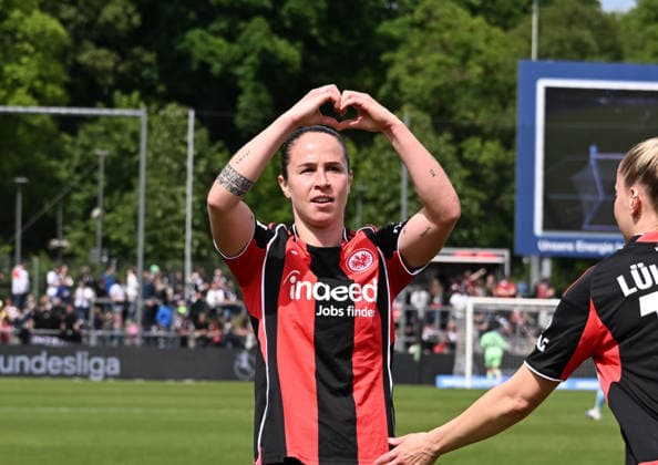17 05 2026, xsltx, Fußball Google Pixel Frauen Bundesliga, Eintracht Frankfurt 1 FC Union Berlin v l GÃ raldine Reuteler Eintracht Frankfurt scores to make it 4 2 for Frankfurt and cheers in her last game for SGE, Herzgruß zum Abschied inklusive DFL DFB REGULATIONS PROHIBIT ANY USE OF PHOTOGRAPHS as IMAGE SEQUENCES and or QUASI VIDEO