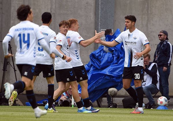 17 05 2026, xhbx, Fußball 2 Bundesliga, SV Darmstadt 98 SC Paderborn 07 v l Torjubel, Goal celebration, celebrate the goal 0 1 durch Stefano Marino SC Paderborn 07 DFL DFB REGULATIONS PROHIBIT ANY USE OF PHOTOGRAPHS as IMAGE SEQUENCES and or QUASI VIDEO Darmstadt