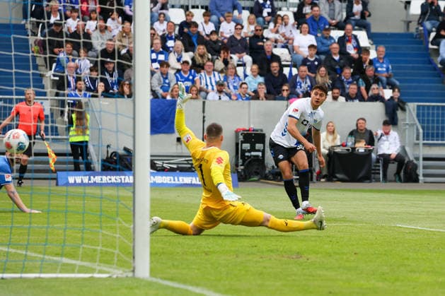 2026 05 17 xjfx 2 Bundesliga SV Darmstadt 98 SC Paderborn v l , Stefano Marino SC Paderborn scores the goal to 0 1, Goalkeeper, Goalkeeper Marcel Schuhen SV Darmstadt 98 DFL DFB REGULATIONS PROHIBIT ANY USE OF PHOTOGRAPHS as IMAGE SEQUENCES and or QUASI VIDEO Copyright: JoaquimxFerreira