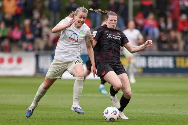 from left Lena Petermann SV Werder Bremen, 20 and Claudia Wenger Bayer 04 Leverkusen, 5 in a duel, dynamic, action, action, game scene, THE DFB REGULATIONS PROHIBIT ANY USE OF PHOTOGRAPHS AS IMAGE SEQUENCES AND OR QUASI VIDEO , 17 05 2026, Leverkusen Germany , Football, Google Pixel Womens Bundesliga, Bayer 04 Leverkusen SV Werder Bremen xobx